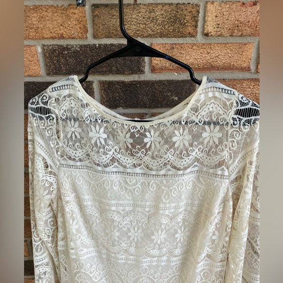 Women Lace Dresses - Picture 2 of 8